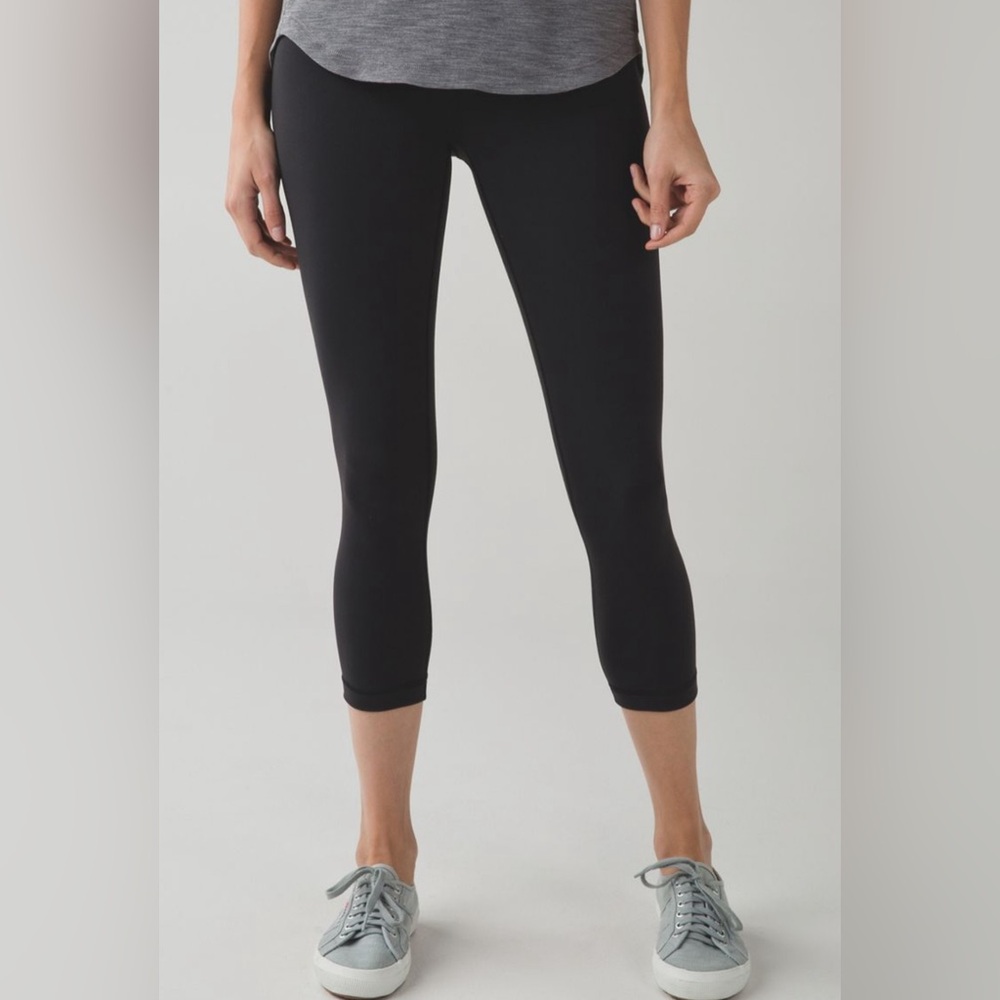 Lululemon Wunder Under Crop III in Black